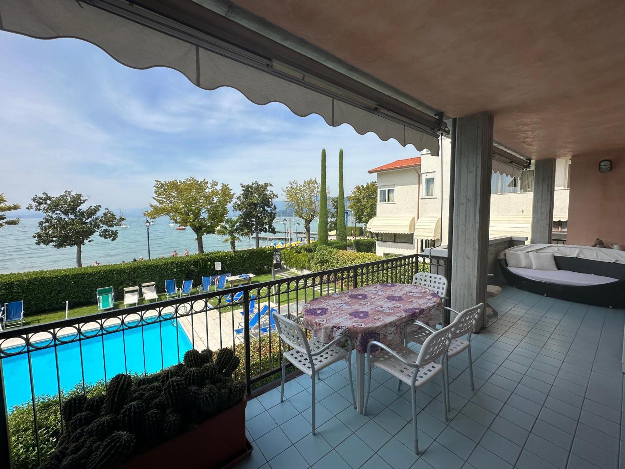 Apartments Rainer - Front Lake Bardolino Kültér fotó