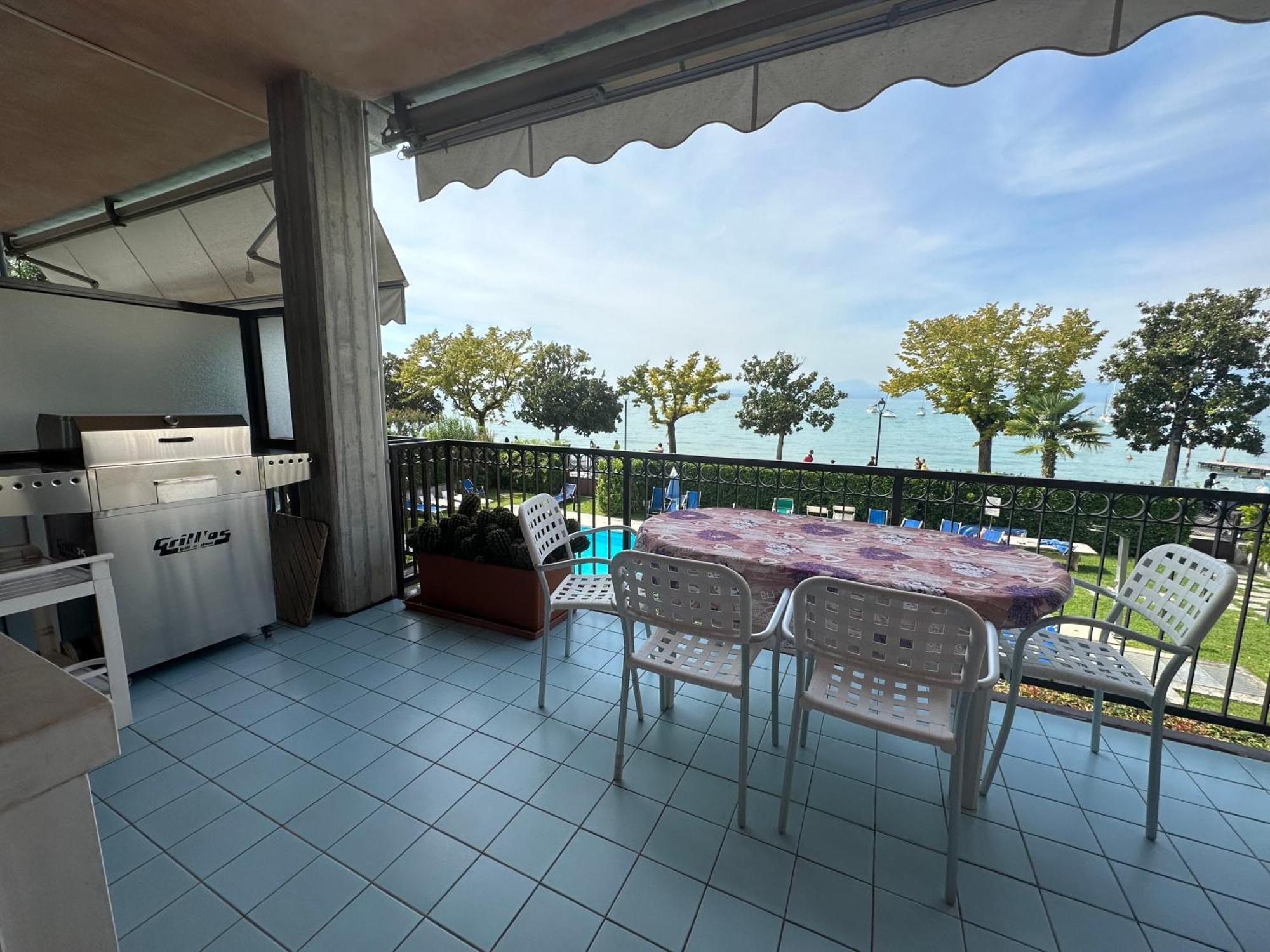 Apartments Rainer - Front Lake Bardolino Kültér fotó