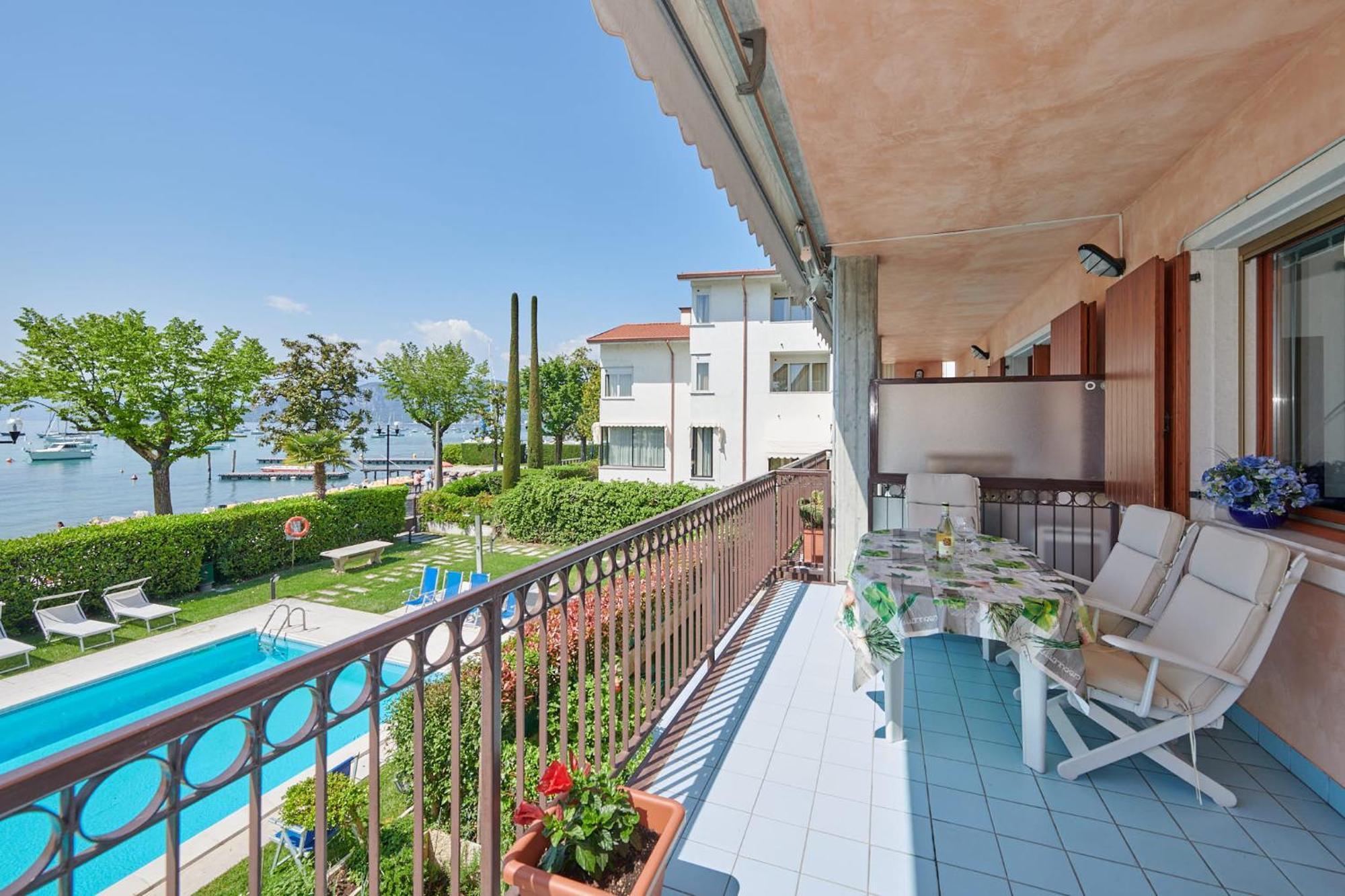 Apartments Rainer - Front Lake Bardolino Kültér fotó