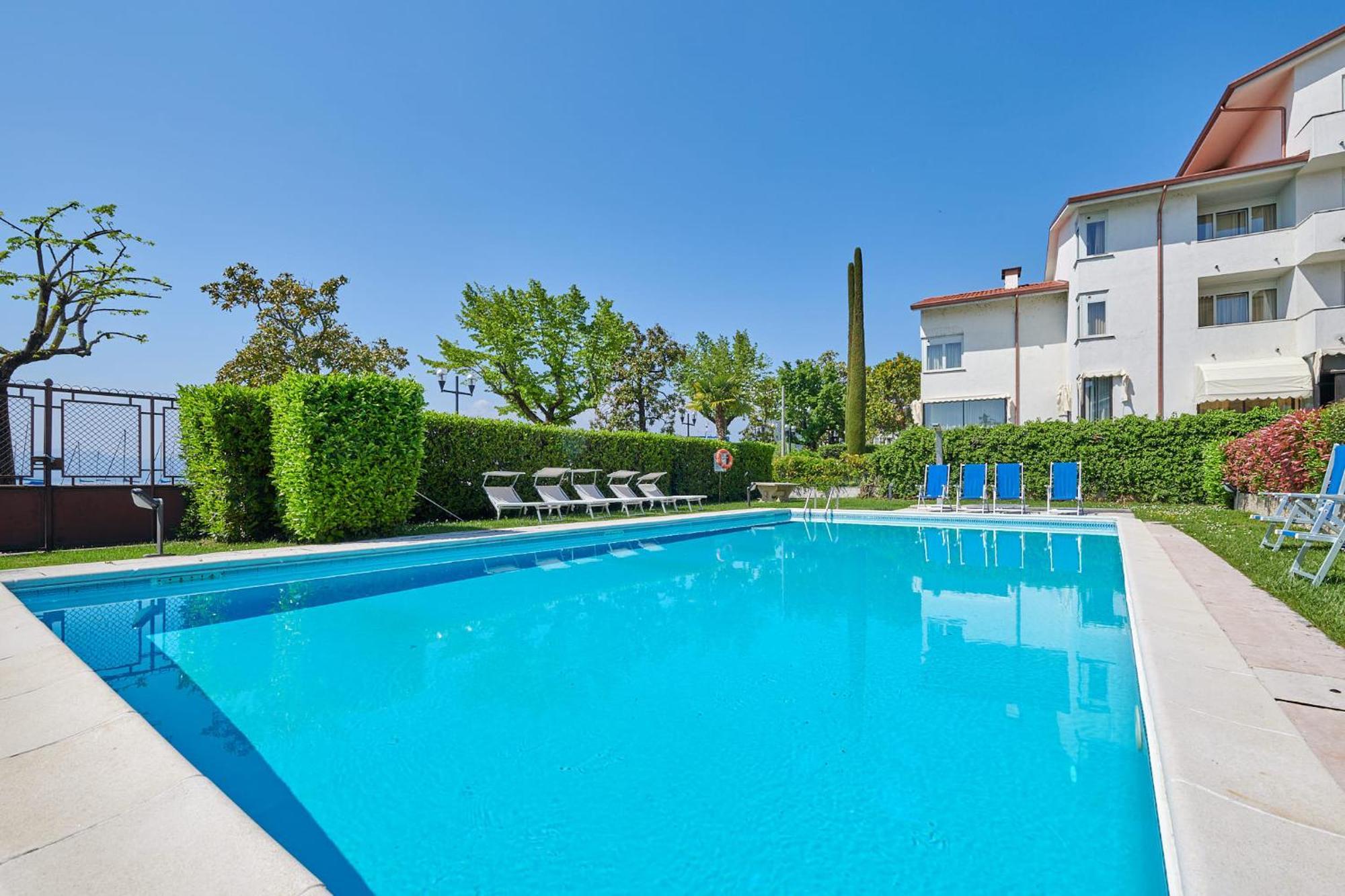 Apartments Rainer - Front Lake Bardolino Kültér fotó