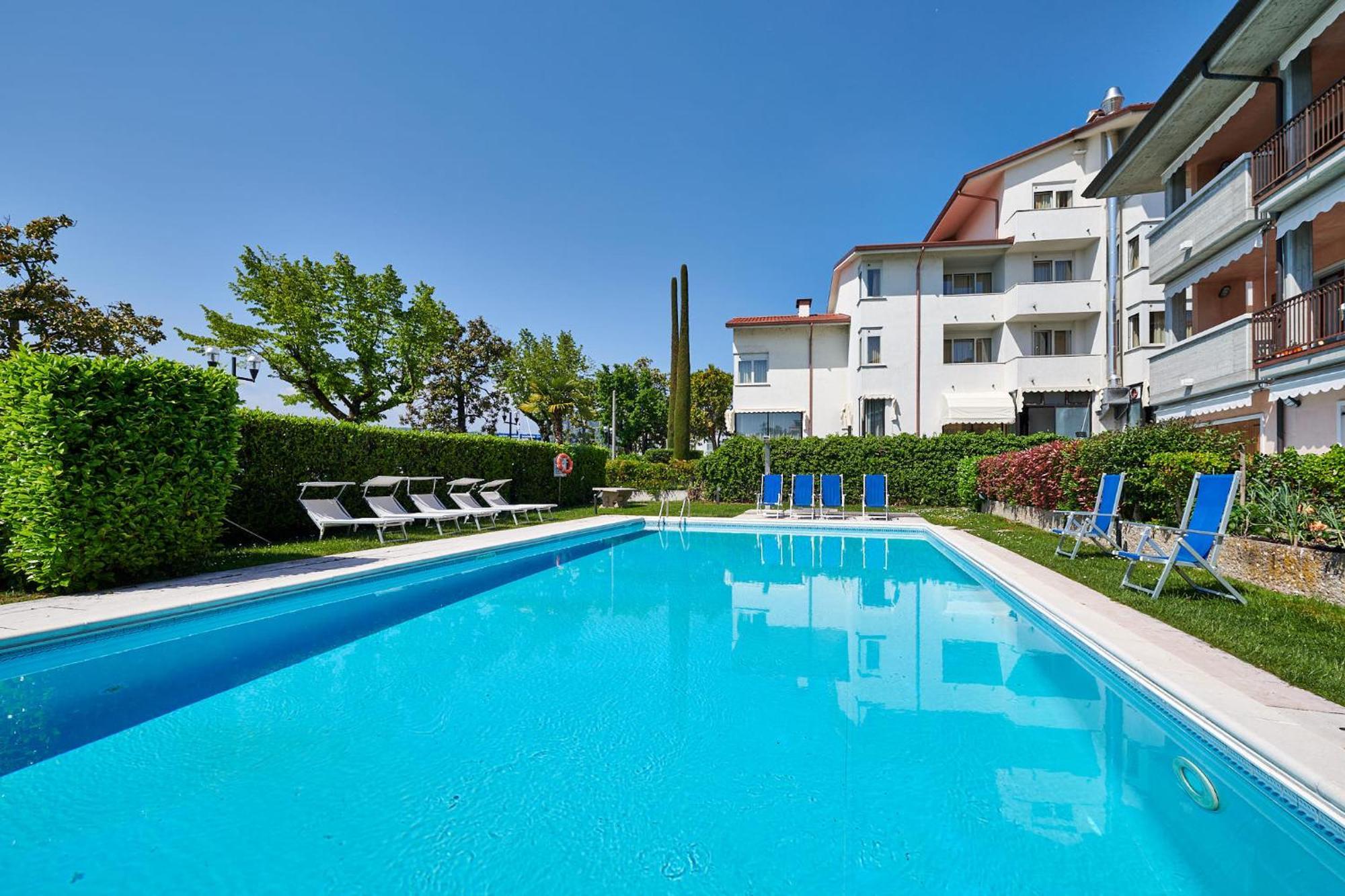 Apartments Rainer - Front Lake Bardolino Kültér fotó