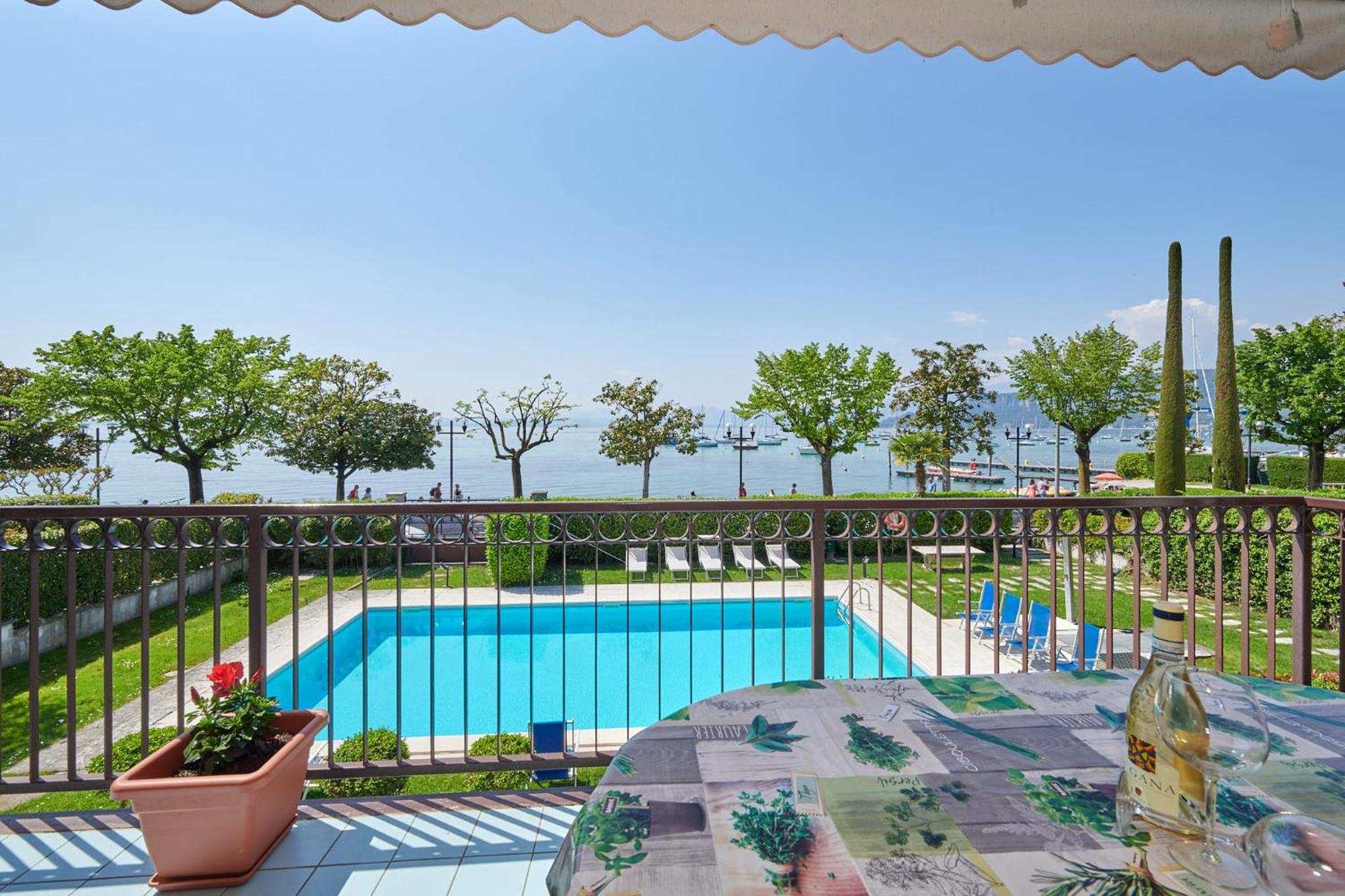Apartments Rainer - Front Lake Bardolino Kültér fotó